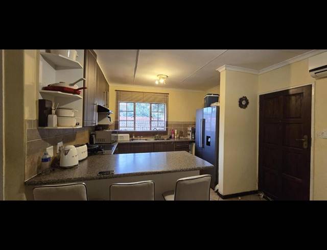 2 BEDROOM APARTMENT FOR SALE IN MOOIKLOOF RIDGE ESTATE
